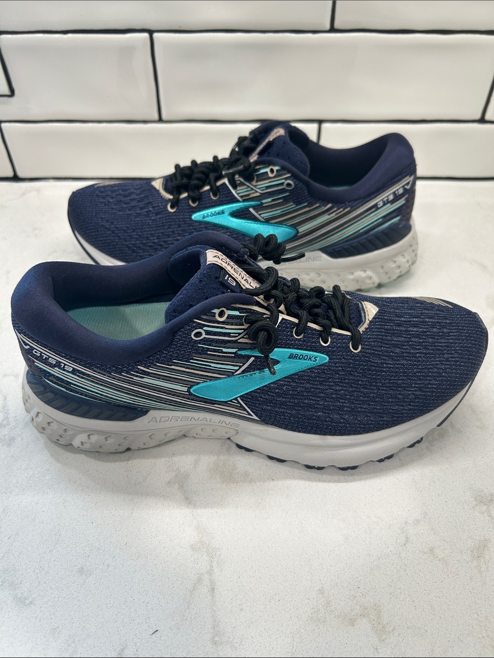 Brooks Women's Adrenaline GTS 19 Running Shoes Size 8 - Picture 13 of 16